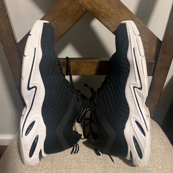 Men black sneakers /size 9 - Picture 7 of 10